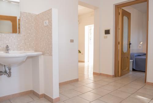 trilo_6_posti_-_residence_san_luca_vieste_-_lavandino